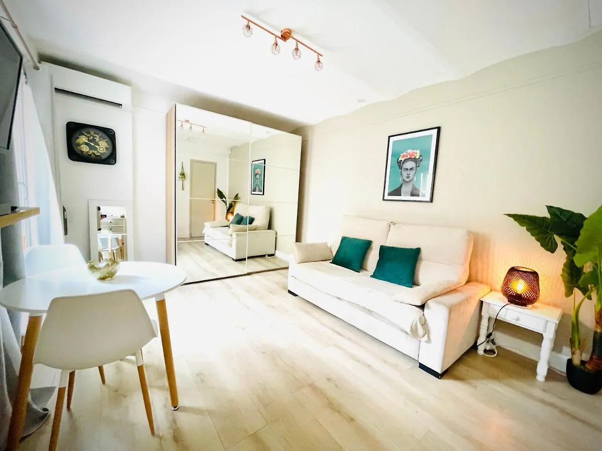 Maisonnette Studio Bas Suquet, 200M Plages, 700M Palais, Au Calme Cannes 0*,  France